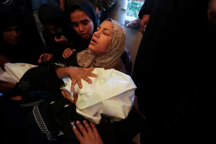 خرق إسرائيلي جديد لوقف إطلاق النار في غزة يسفر عن شهداء بينهم طفل.. تفاصيل التصعيد